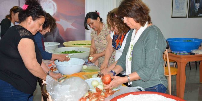 Ortaca’da Sandık Görevlilerine İmece Usulü Pide