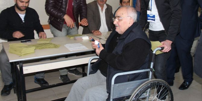 Elazığ’da Engelliler Oy Kullandı