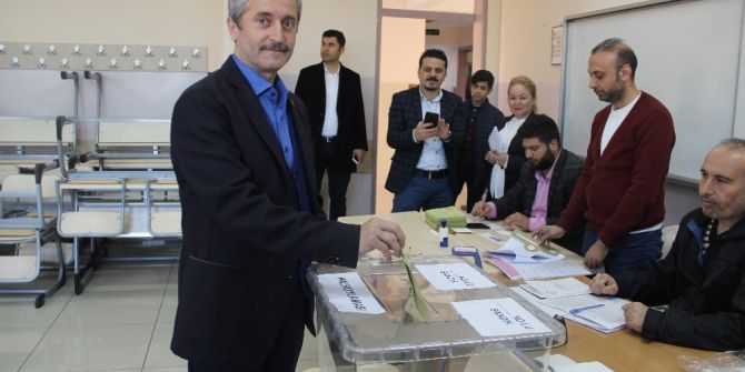 Belediye Başkanı Mehmet Tahmazoğlu, Oyunu Kullandı