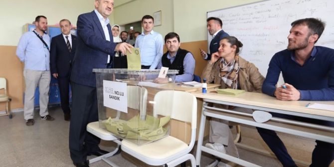 Bakan Işık Oyunu Kullandı