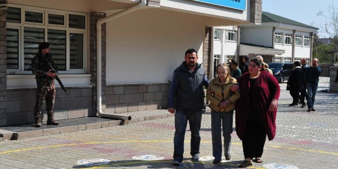Tbmm Başkanı Ve Genelkurmay Başkanının Oy Kullanacağı Okulda Yoğun Güvenlik Önlemleri