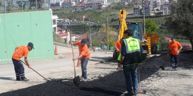 İzmit’te Alt Ve Üst Yapı Çalışmaları Sürüyor