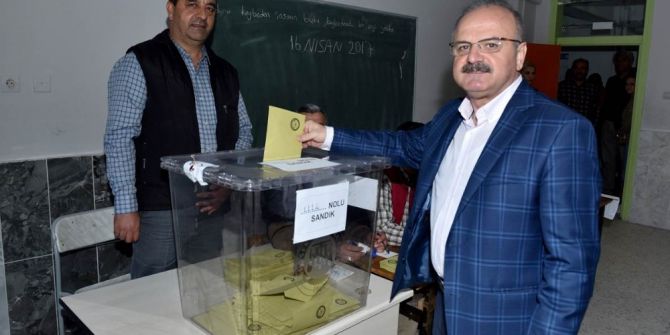 Vali Çakacak Eşi Kevser Çakacak İle Birlikte Oyunu Kullandı