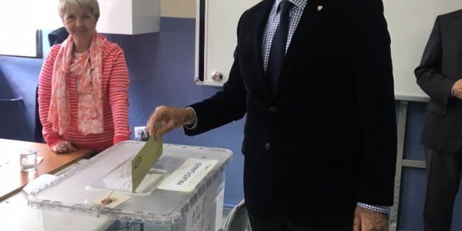 Bursa’da Vali Küçük Ve Başkan Altepe Oylarını Kullandı