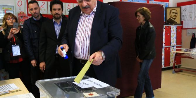 Başbakan Yardımcısı Türkeş Oyunu Kullandı