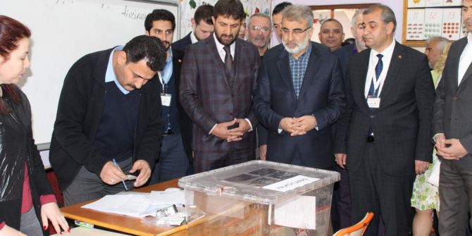 Taner Yıldız Ve Büyükkılıç Oylarını Kullandı