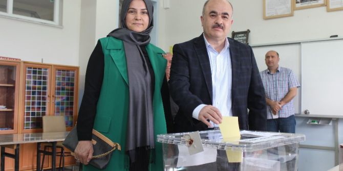 Vali Dağlı Oyunu Kullandı