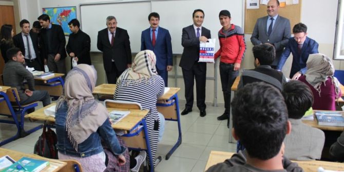 Kaymakam Dundar’dan Öğrencilere Jest