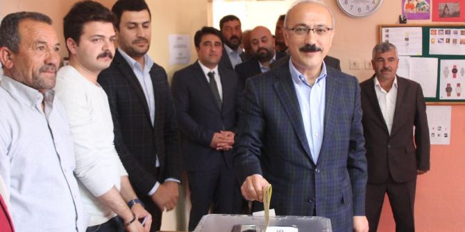 Bakan Elvan Oyunu Köy Okulunda Kullandı