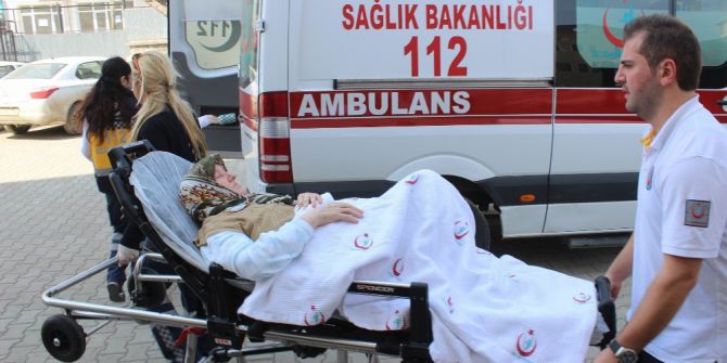 Yaşlı Kadın Sedyede Oy Kullandı