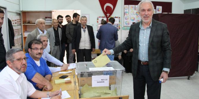 Başkan Kamil Saraçoğlu Oyunu Emine Arıoğul İlkokulunda Kullandı