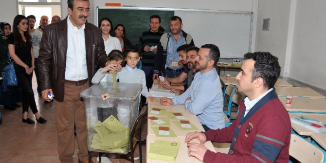 Adana Sandık Başında