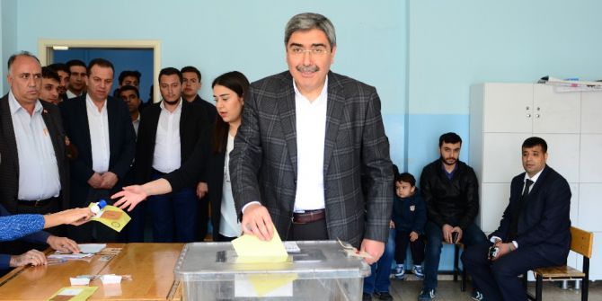 Ak Parti İl Başkanı Özkeçeci Oyunu Kullandı