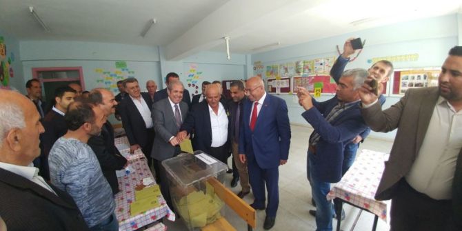 Milletvekili Tayyar Oyunu Sandığa Atmak İçin Muhtardan Yardım İstedi