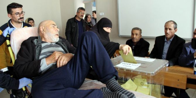 Sivas’ta Yatalak Hastalar Sandık Başına Gitti