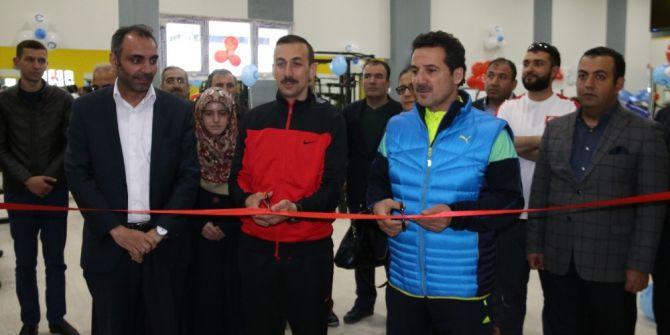 Edremit’te Fitness Salonu Açıldı