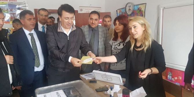 Aydemir Oyunu Karayazı’da Kullandı