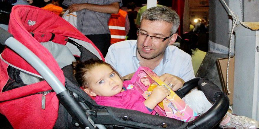 Başkan Güler’den Demokrasi Nöbetinin Miniklerine Hediye