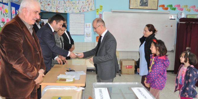 Bozüyük Kaymakamı Hasan Yaman, Ailesiyle Birlikte Oyunu Kullandı