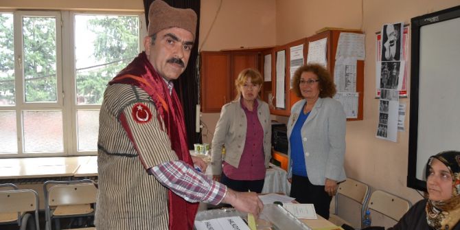 Kuvayi Milliye Kıyafetiyle Oyunu Kullanmaya Gitti