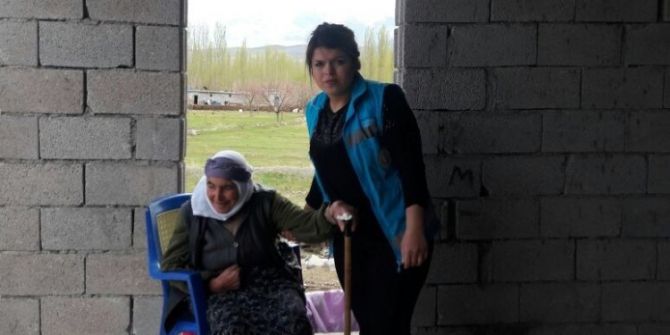 Besi Nine Sedye İle Oy Kullandı