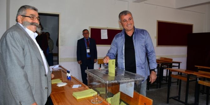 Belediye Başkanı Sözen Oyunu Ailesiyle Kullandı