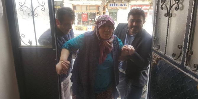 Oyunu Kullanmaya Torunları Götürdü