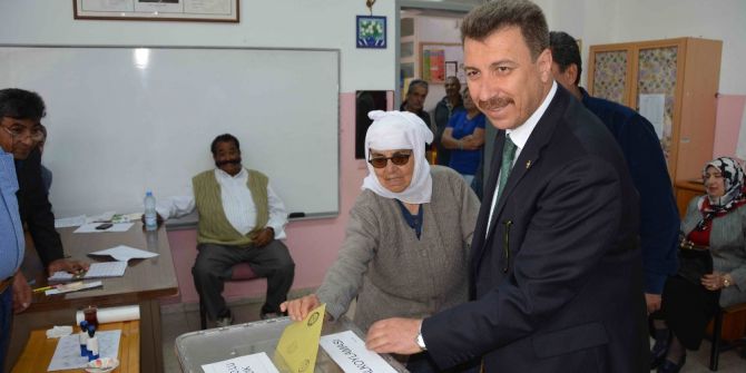 Muğlalı Vekil 90 Yaşındaki Annesi İle Sandığa Gitti