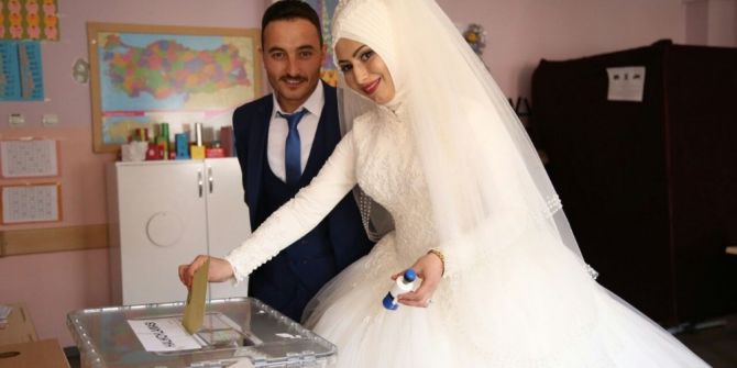 Gelin-damat Birlikte Oy Kullandı