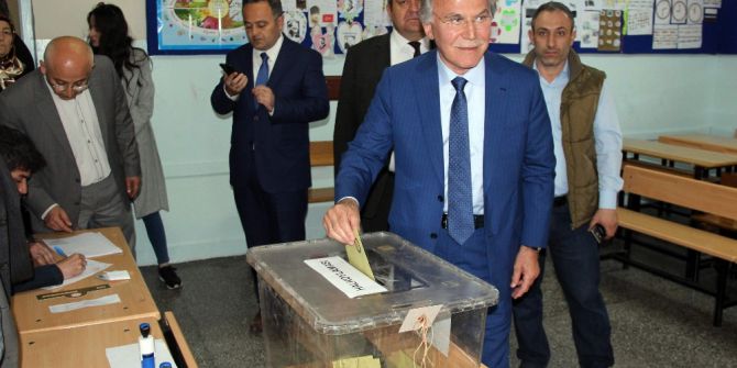 Eski Tbmm Başkanı Şahin Oyunu Kullandı