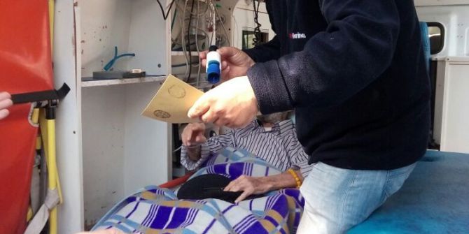 Ayvalıklı Hastalar Ambulanslarla Sandıklara Taşındılar