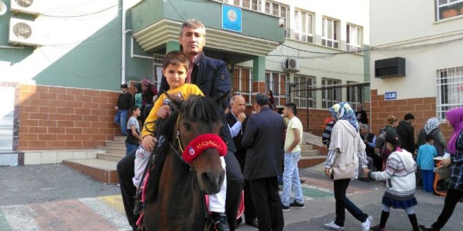 Oy Vermeye Atıyla Geldi