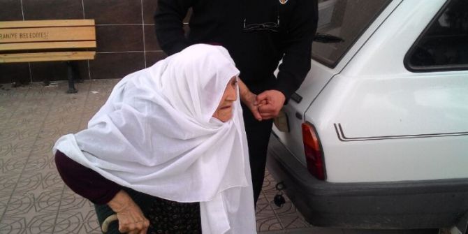 Polisten Alkışlanacak Hareket