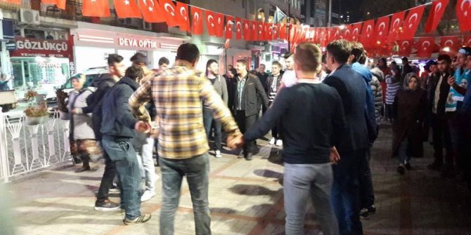 Rize’de Referandum Sonuçlarına Horonlu Kutlama