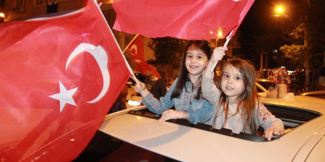 Ak Partililerden Zafer Kutlaması