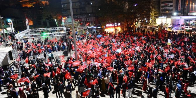 Referandum Sonucunu Davul Zurna İle Kutladılar