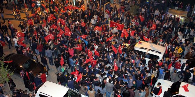 Adıyaman’da Seçim Sonrası Coşkulu Kutlama