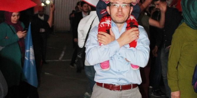 Ak Parti İzmir’de ’Evet’ Coşkusu