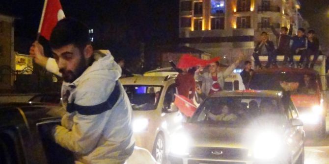 Erciş’te ‘Evet’ Kutlaması