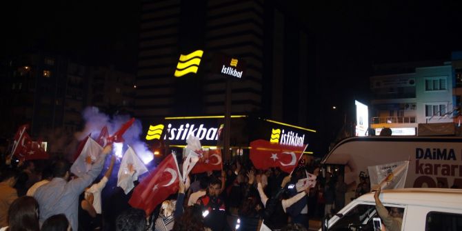 Antalya’da Konvoylu "Evet" Kutlaması