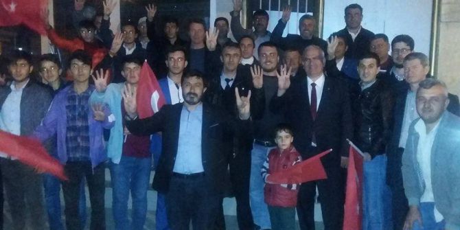 Altıntaş’ta Refarandum Zaferini Ak Partililer Ve Ülkücüler Birlikte Kutladı