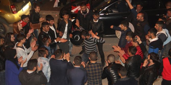 Ardahan’da Davullu Zurnalı Referandum Kutlaması