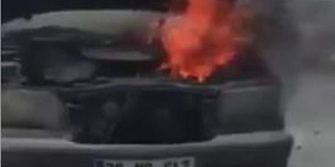 Yanan Otomobili Vatandaşlar Söndürdü