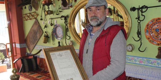 Kahvehaneden Süzülen Tarih Kokusu