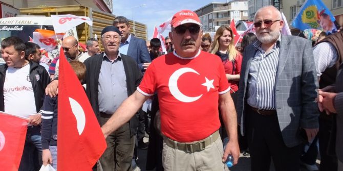 Burhaniyeli İnşaatçının Bayrak Sevgisi