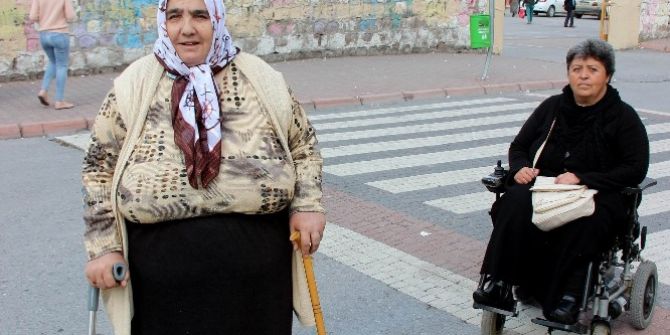 Kayseri’de İki Engelli Oy Kullanmakta Zorluk Yaşadı