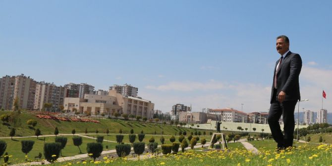 Toroslar’da Park Ve Yeşil Alanlara Bahar Bakımı