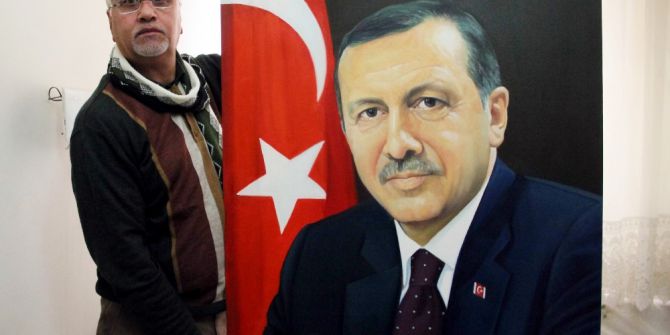 Eskiden Saddam Hüseyin’i Çiziyordu, Şimdi Türkiye’nin Ünlülerini Çiziyor