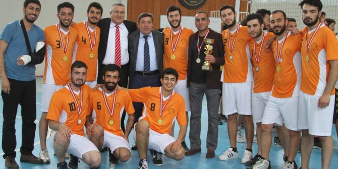 Voleybol Turnuvasının Finalistleri Belli Oldu