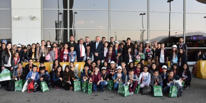 Başkan Hakkarili Öğrencileri Düzce’ye De Davet Etti